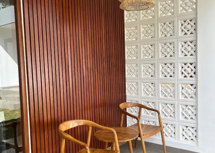Villa Tropical Almond