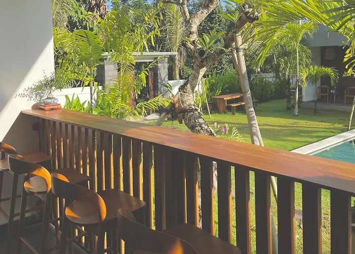 Villa Tropical Almond