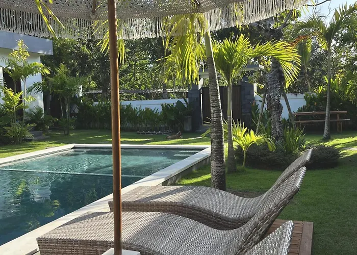 Tropical Almond Uluwatu