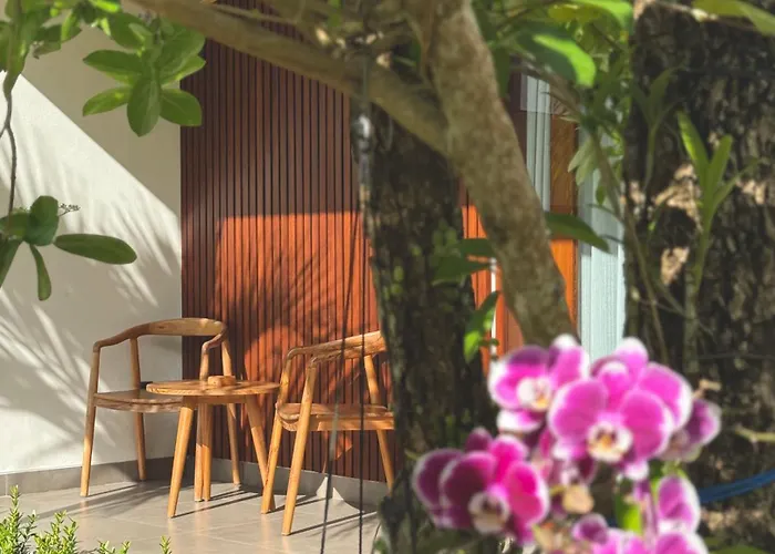 Villa Tropical Almond